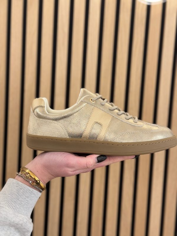 Sneakers gold